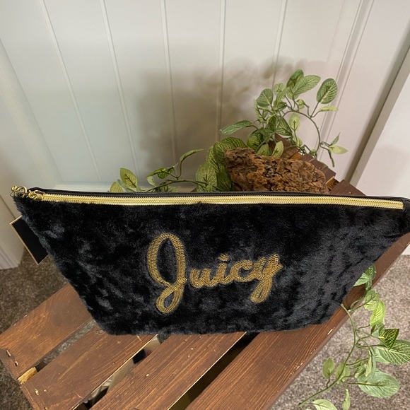 New! Juicy Couture Black Faux Fur Cosmetic Bag - Picture 6 of 15